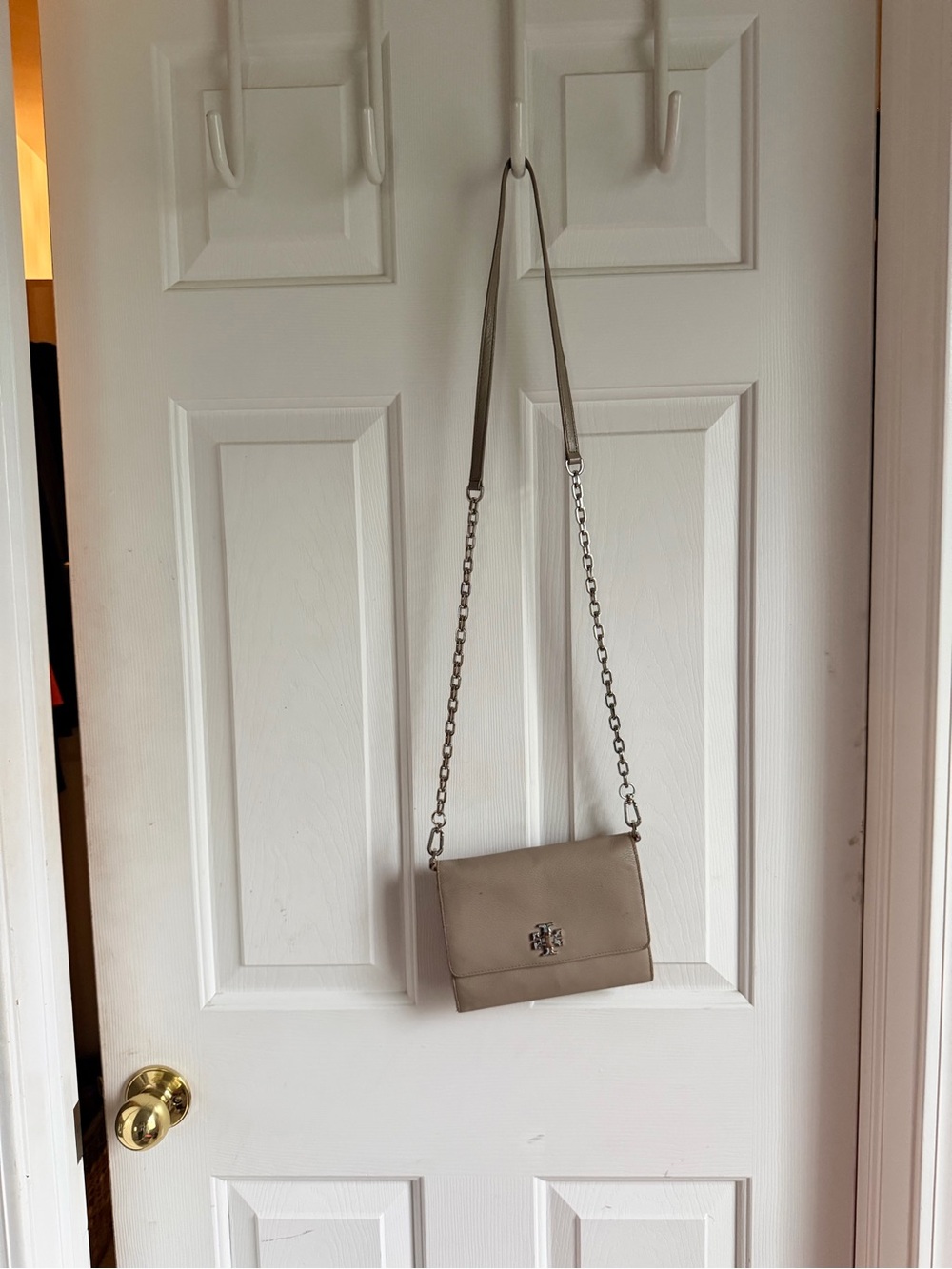 ✨ Tory Burch Leather Crossbody Wallet Bag – Taupe/Greige ✨